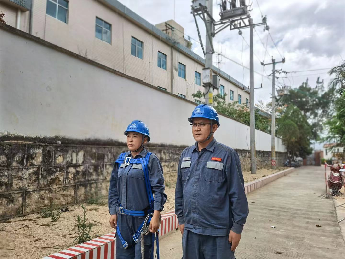 臨滄云縣供電局黨員帶頭開展崗評(píng)，促員工技能快速提升