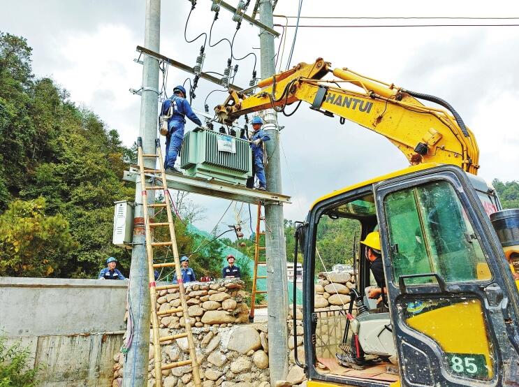 南方電網(wǎng)公司加強(qiáng)農(nóng)村電網(wǎng)建設(shè)，以充足電力激發(fā)鄉(xiāng)村活力