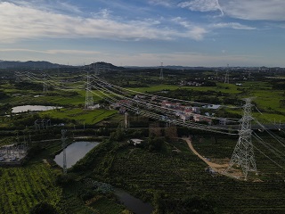 這項(xiàng)工程投產(chǎn)送電，將提高湖北省西電東送通道送電能力