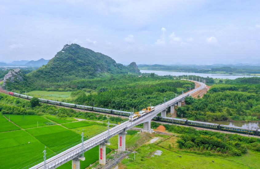 國(guó)內(nèi)最大在建火電項(xiàng)目鐵路專用線試通車