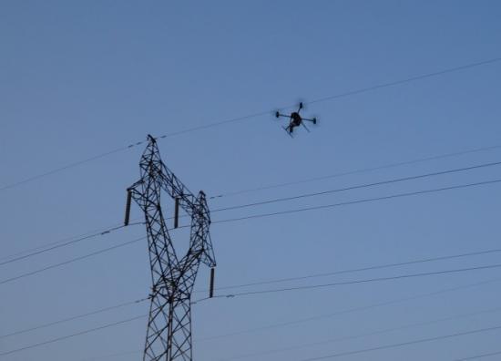 實現(xiàn)電力智能巡檢、帶電水沖洗、架空輸電線路無人機巡檢