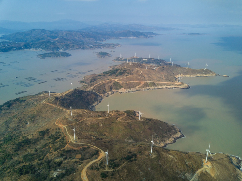 空中俯瞰北關島上的霞關風電場（2月15日攝）。